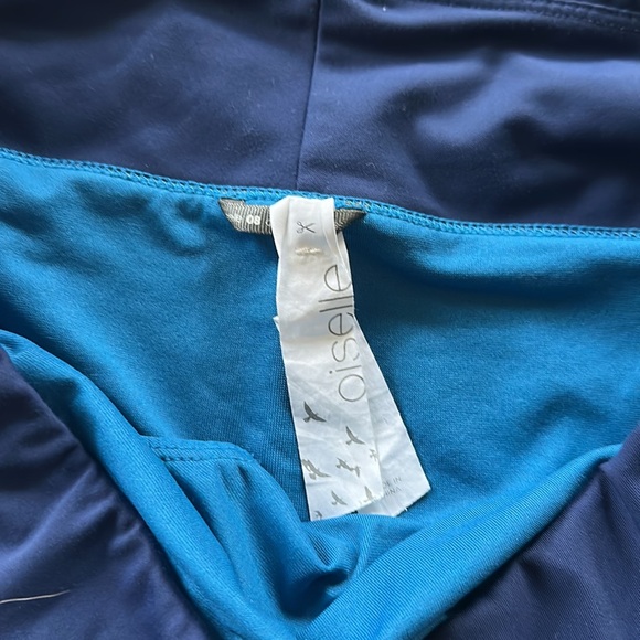 Oiselle Long Roga shorts (6 inch) - Size 8 - Picture 2 of 6